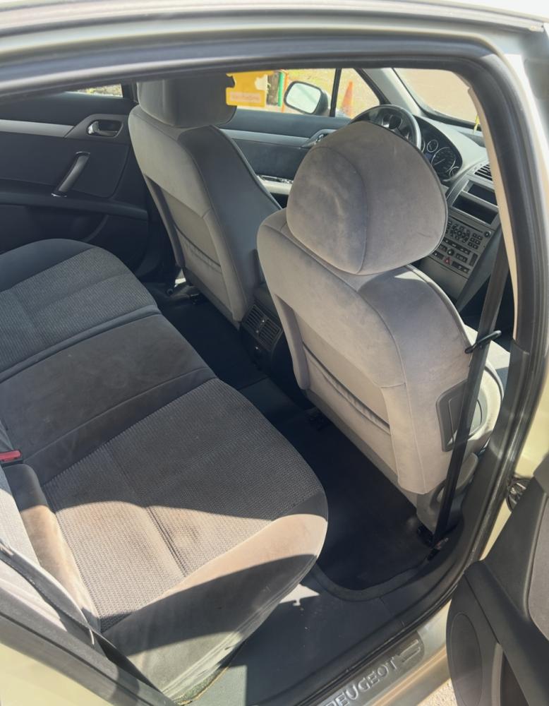 PEUGEOT 407
